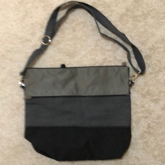 Jak’s fabric crossbody. Zip close. Front black, grey, pewter; back black. - Picture 1 of 6
